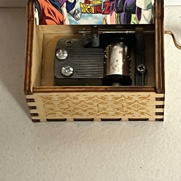 Dragonball Z Group Face Off Hand Crank Wooden Music Box Anime Goku Buu Shenron - Picture 3 of 10